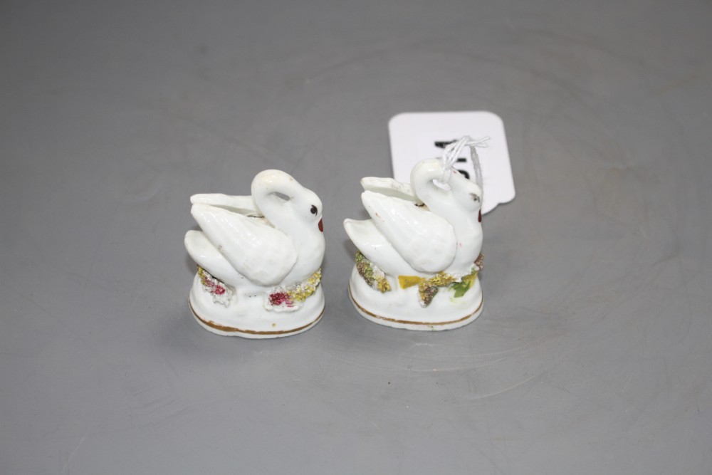 A pair of Staffordshire porcelain models of swans, c.1830-50, H. 4.9cm